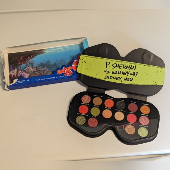 Revlon Finding Nemo P.Sherman Eyeshadow Palette 16 Color Palette. - Picture 6 of 6